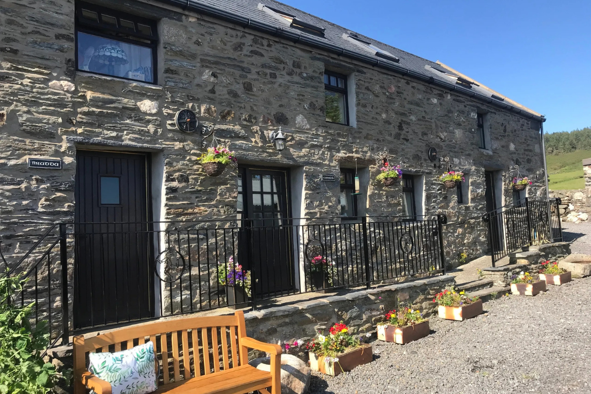 Bee and Blossom Farm Cottages Exterior